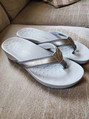 Vionic High Tide Platform Wedge Sandals In Pewter And Grey Size Womens 10